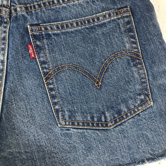 Levi's High Rise Wedgie Shorts Distressed Denim Button Fly Raw Hem Size 26 - Picture 6 of 9